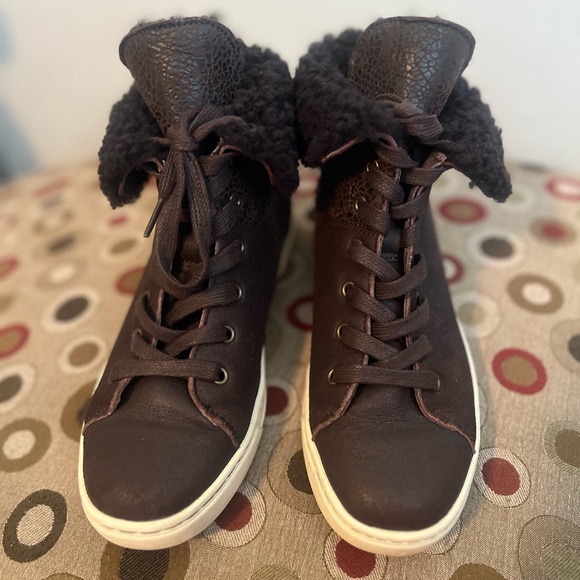 UGG CROFT CHOCOLATE SNEAKERS- size 7 - Picture 5 of 6